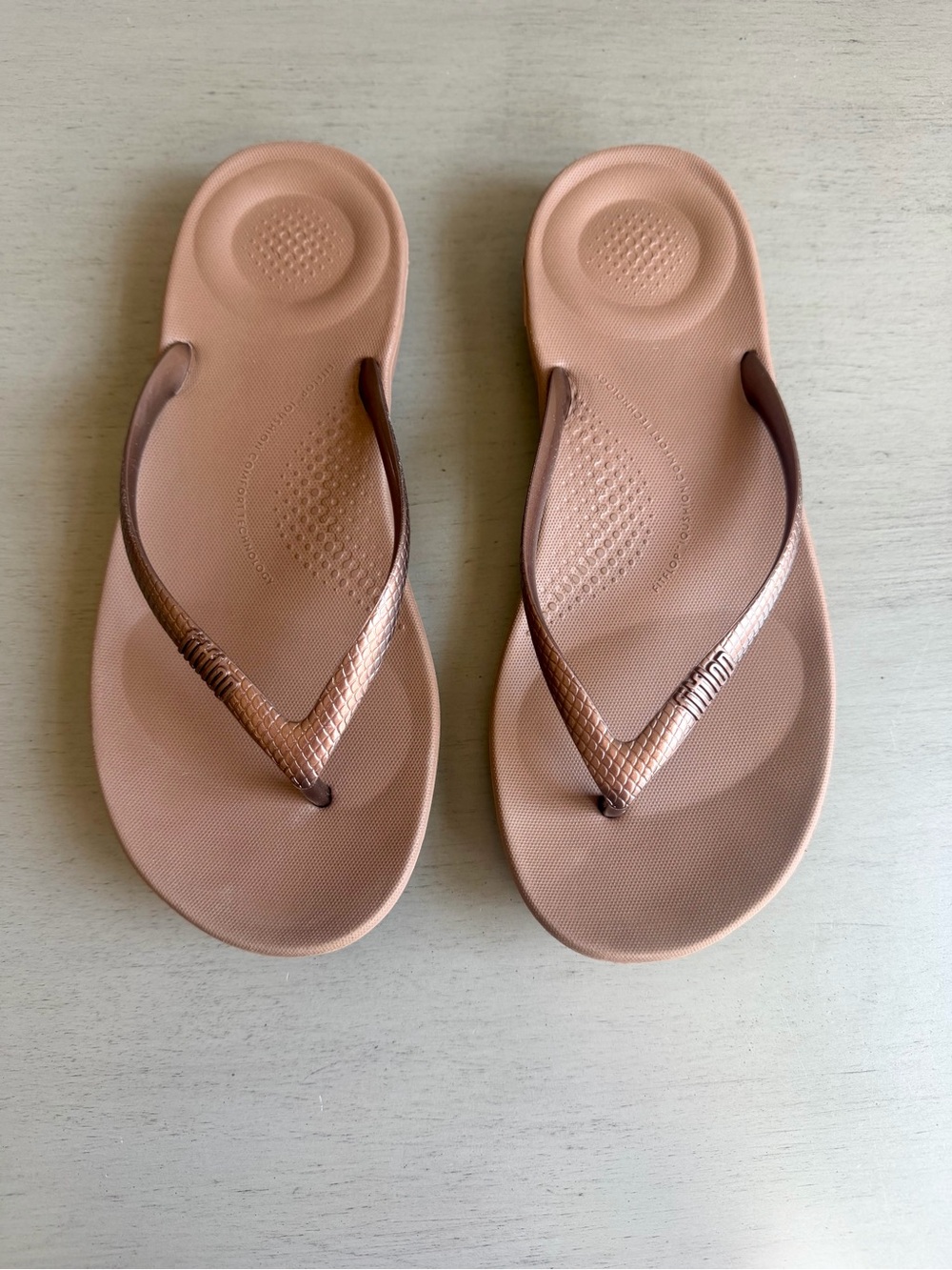 Fitflop IQUSHION Ergonomic Bronze Flip Flop Thong Sandals US 6 EU 37 Comfort